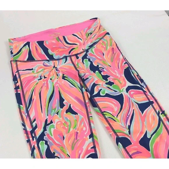 Lilly Pulitzer Luxletic Leggings Womans XS Pink Tropical Capri Performance - Picture 2 of 7